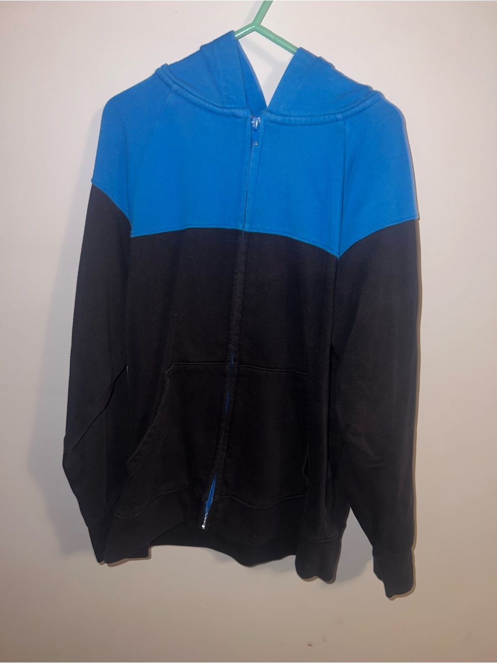 Old Navy Men's Blue and Black Zip-Up Hooded Sweater